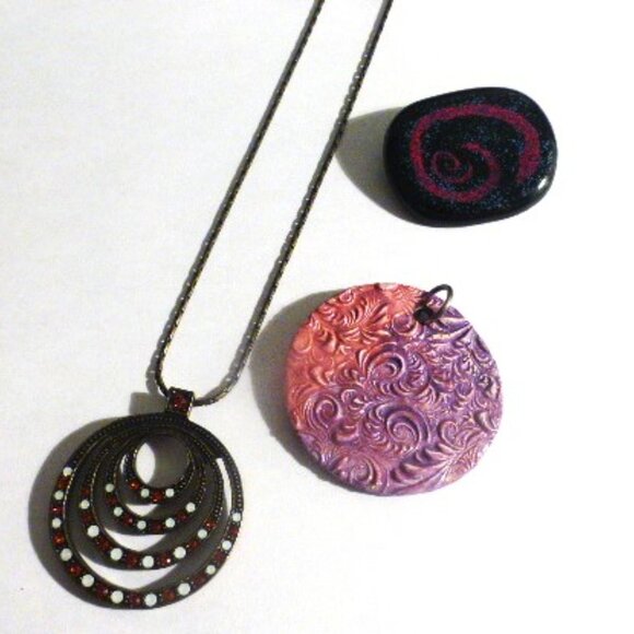 JEWELRY LOT Chain Opaline & Orange Rhinestone Necklace Ombré Medalian Pendant - Picture 1 of 9